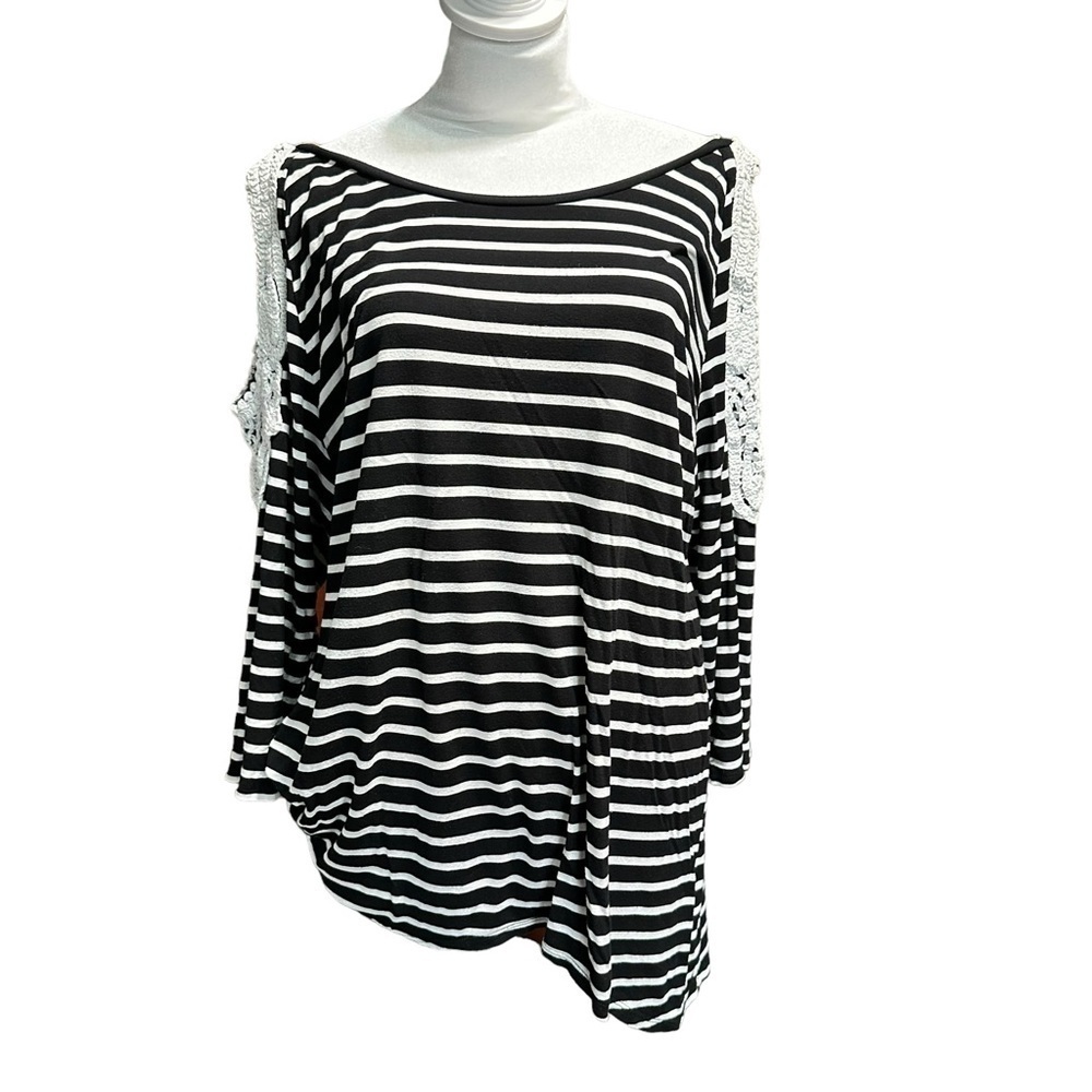 Rain women's XL women's open shoulder blouse, white and black